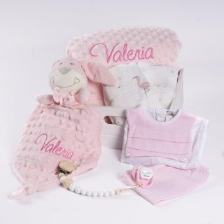 Cesta Regalo Bebé Personalizada Primera Puesta Rosa