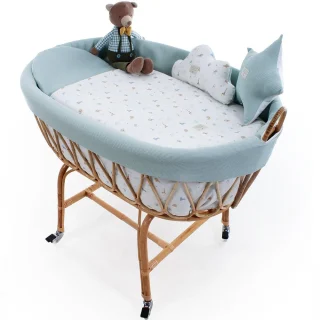 Minicuna ratán Safari Uzturre