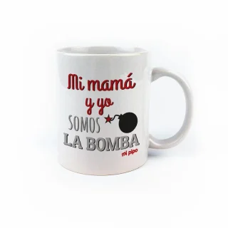 Taza con frase Mi mama y yo la bomba