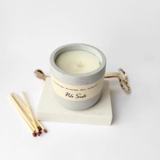Vela Palo Santo en tarro de cemento